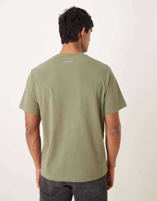 Calvin Klein Jeans – T-Shirt in Khaki mit Grafikprint, 3 von 5