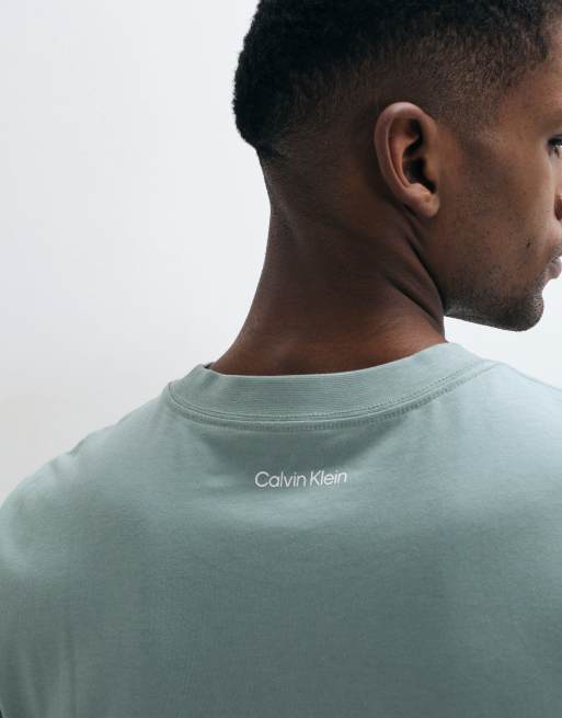 Calvin Klein Jeans – T-Shirt in Pistaziengrün mit mittigem Schriftzug, 5 von 5