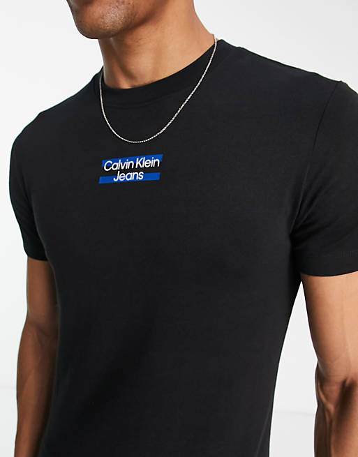 Calvin Klein Jeans – T-Shirt in Schwarz mit Logo auf der Brust | ASOS
