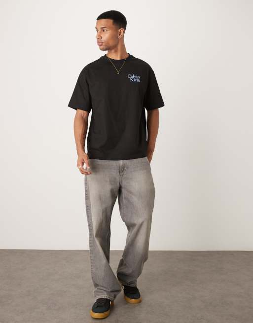 Calvin Klein Jeans – T-Shirt in Schwarz mit Logo auf der Brust, 4 von 5