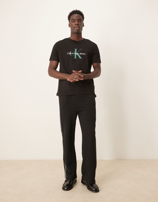 Calvin Klein Jeans – T-Shirt in Schwarz und Rot mit großem Logo, 4 von 4
