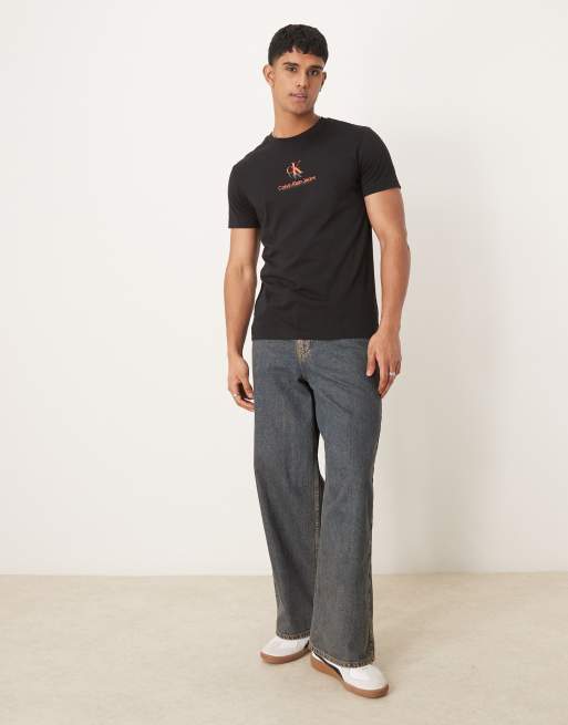 Calvin Klein Jeans – T-Shirt in Schwarz und Rot mit Schatten-Logo, 3 von 4