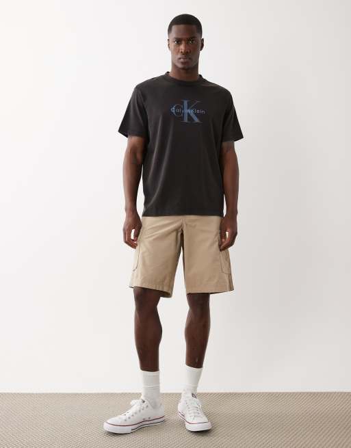 Calvin Klein Jeans – T-Shirt in schwarzer Acid-Waschung mit Logoprint , 2 von 5
