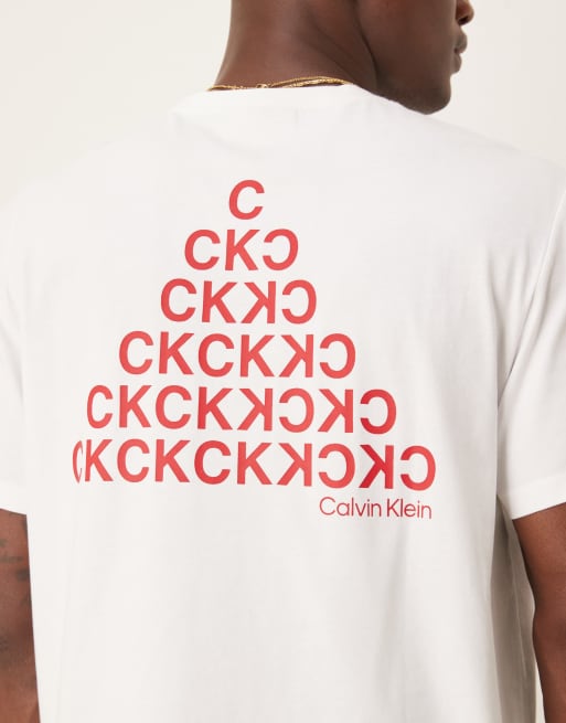 Calvin Klein Jeans – T-Shirt in Weiß mit abstraktem Logo-Grafikprint in Rot, 4 von 5