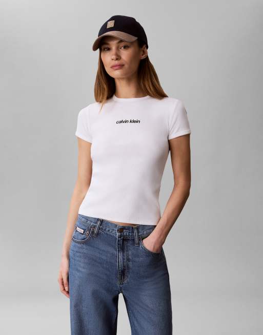 Calvin Klein Jeans – T-Shirt in Weiß mit klassischem Schnitt und beflocktem Logo, 3 von 5