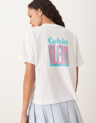 Calvin Klein Jeans - T-Shirt in Weiß mit Pop Art Print am Rücken