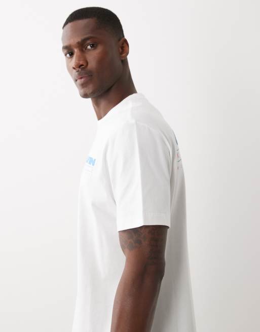 Calvin Klein Jeans – T-Shirt in Weiß und Blau mit Logo auf der Brust, 5 von 5