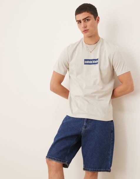 Calvin Klein Jeans – T-Shirt in Wollweiß mit zentriertem, eckigem Logo - view 1