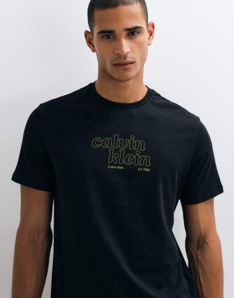 Calvin Klein Jeans t-shirt med centrerad logga och grafik i gul och svart - view 1
