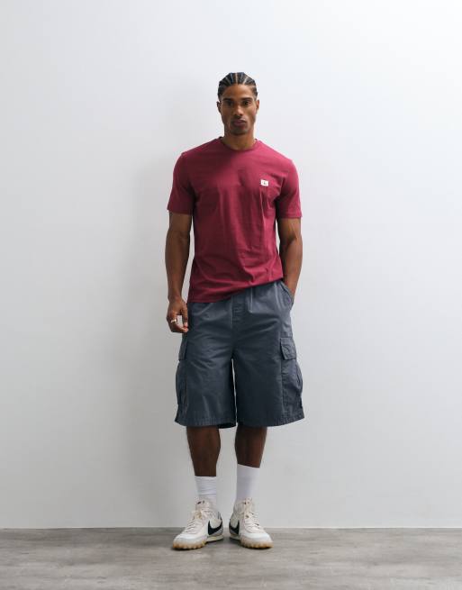 Calvin Klein Jeans T-shirt met geweven label in bordeauxrood, 2 van 5