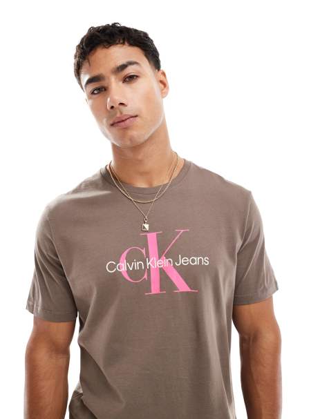 Calvin Klein Jeans - T-shirt met groot mono logo in bruin en roze - view 1