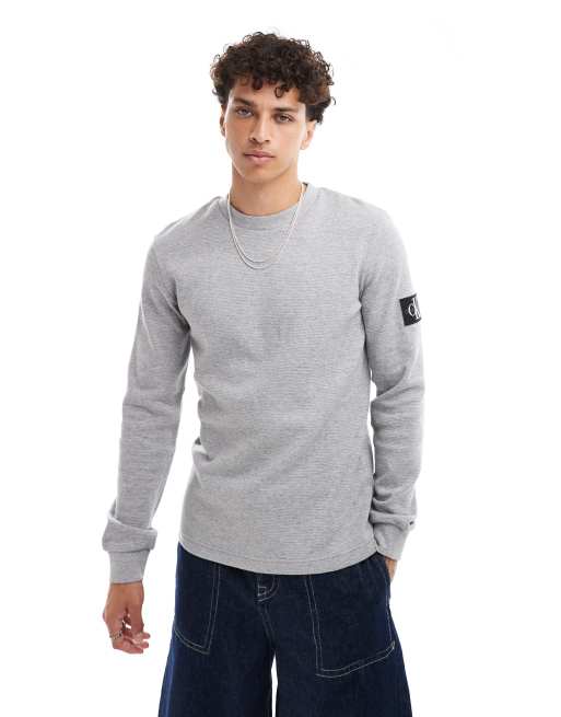 Calvin Klein Jeans - T-shirt met lange mouwen, badge en wafelstructuur in gemêleerd grijs
