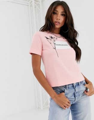 Calvin Klein Jeans - T-shirt met logo en bloemenprint-Roze