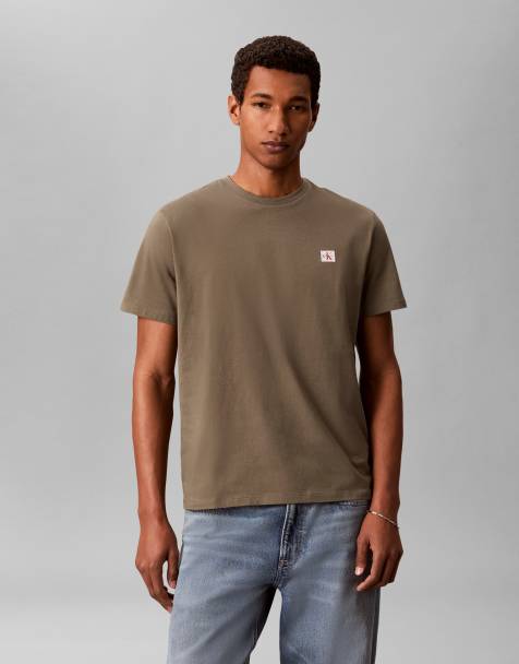 Calvin Klein Jeans - T-shirt met logobadge in olijfgroen - view 1