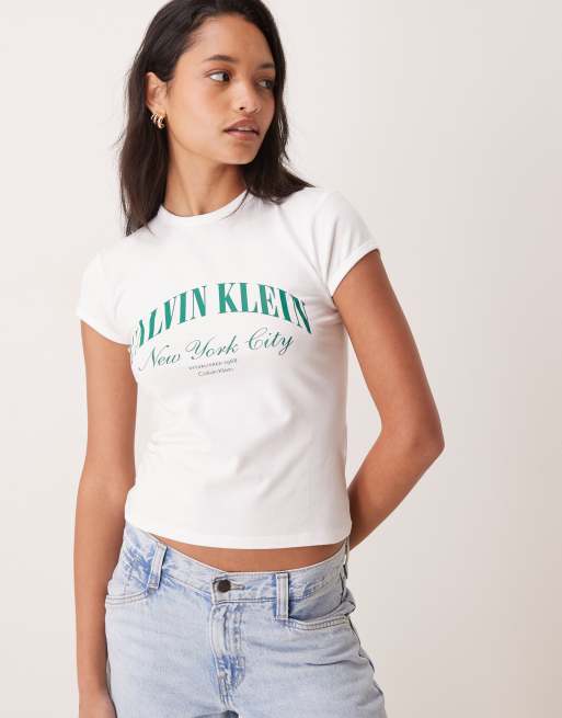 Calvin Klein Jeans - T-shirt mini bianca con logo heritage e scritta verde smeraldo