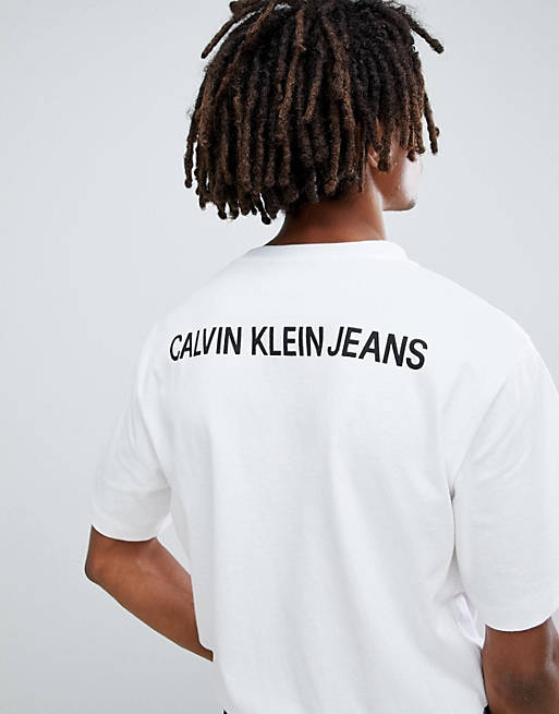 Calvin Klein Jeans – T-Shirt mit Logo auf der Brust, Schwarz bedruckt | ASOS