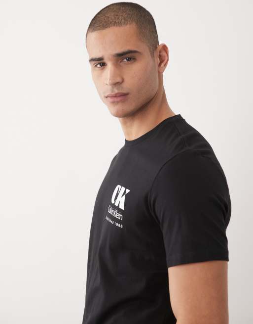 Calvin Klein Jeans - T-shirt nera con grafica resort, 4 di 5