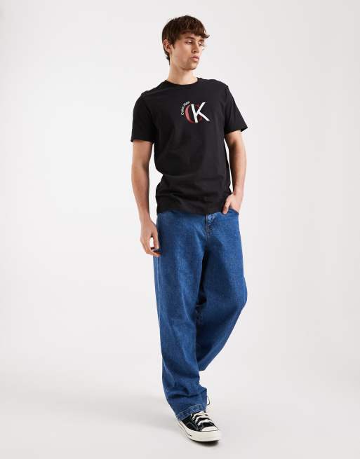 Calvin Klein Jeans - T-shirt nera con grafica sul petto in interlock, 2 di 5