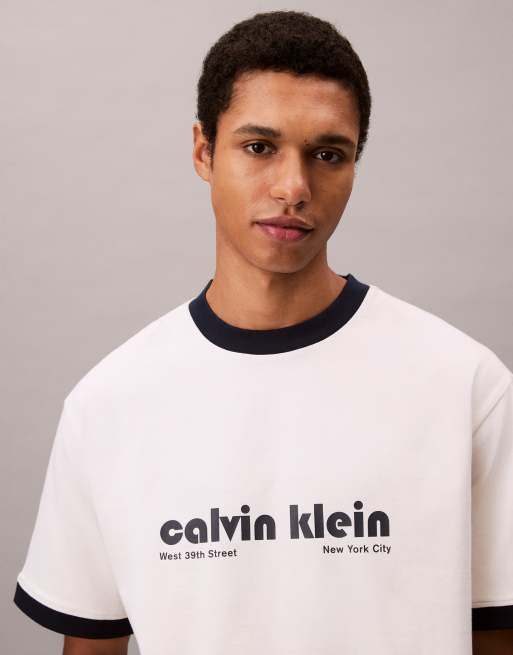 Calvin Klein Jeans - T-shirt style rétro à liserés - Blanc cassé, 3 de 4