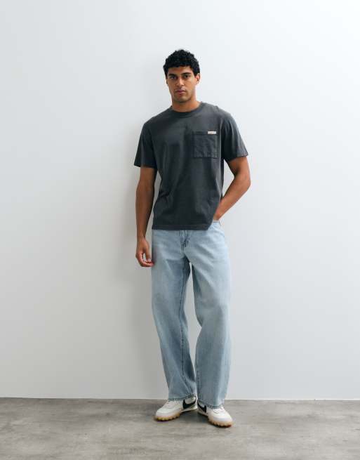 Calvin Klein Jeans T-shirt z kieszonką w spranym czarnym, 4 z 7
