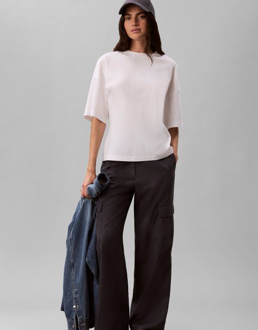 Calvin Klein Jeans tailliertes Baumwoll-T-Shirt in Reinweiß, 2 von 6