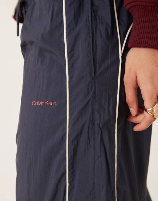Calvin Klein Jeans tech crinkle trackpants in navy, 3 of 5