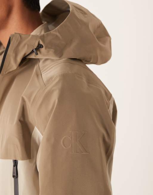 Calvin Klein Jeans tech shell windbreaker jacket in beige colourblock, 4 of 5
