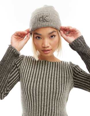 Calvin Klein Jeans thick embroidery beanie in stone