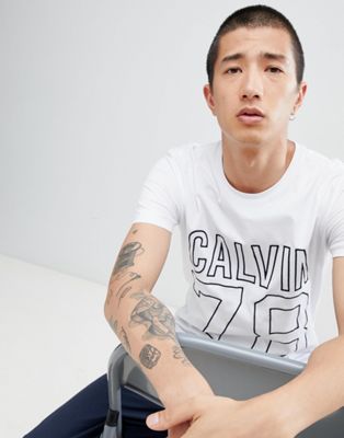 Calvin Klein Jeans – Timball – T-shirt i smal passform-Vit