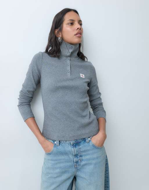 Calvin Klein Jeans top serafino a maniche lunghe con collo alto grigio, 2 di 5