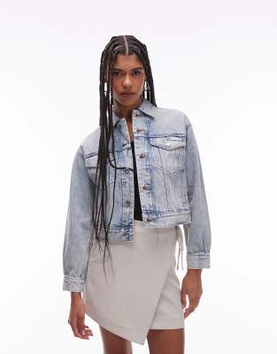 Calvin Klein Jeans - Trucker-Jacke aus Denim in hellblauer Waschung im Stil der 90er