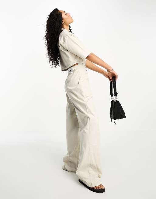 Calvin Klein Jeans - Tuta intera multitasche color crema con cut-out sul retro, 2 di 4