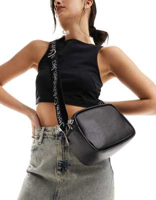 Calvin Klein Jeans Est.1978 Ultralight Pu Double Zip Camera Bag In Black