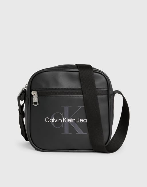 Calvin Klein Jeans – Umhängetasche in Schwarz mit Logo