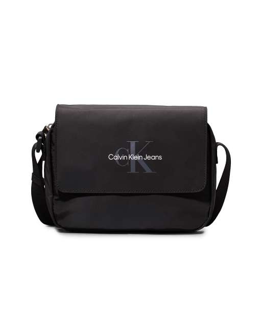 Calvin Klein Jeans Umhangetasche in Schwarz mit Logo