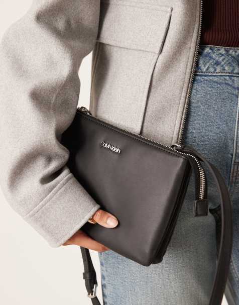 Calvin Klein Jeans – Umhängetasche in Schwarz mit Logo - view 1