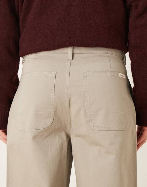 Calvin Klein Jeans – Utility-Cargohose in hellem Khaki mit abgerundetem Beinschnitt, 4 von 5