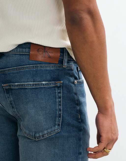 Calvin Klein Jeans - Vaqueros de pernera recta estándar con lavado azul medio, 2 de 5