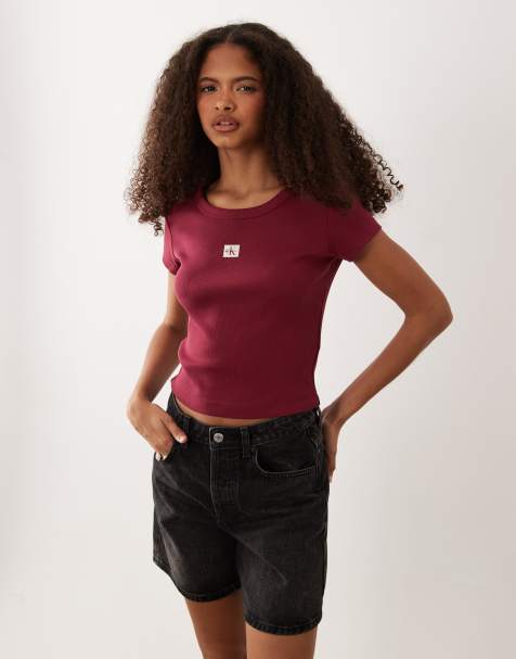 Calvin Klein Jeans – Vinröd, ribbad, liten t-shirt med vävd logga - view 1