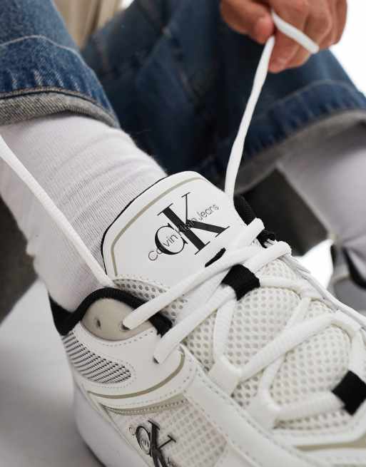 Calvin Klein Jeans – Vita och svarta sneakers i tennismodell med retrostil, 3 av 5