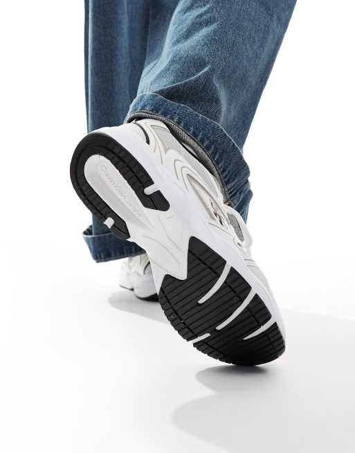 Calvin Klein Jeans – Vita och svarta sneakers i tennismodell med retrostil, 4 av 5