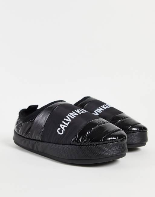 omhyggeligt Acquiesce Squeak Calvin Klein Jeans warm lining logo slipper in black | ASOS