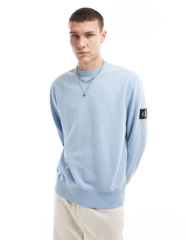 Calvin Klein Jeans - washed badge crew neck sweatshirt in blue