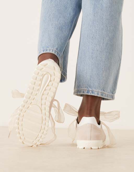 Calvin Klein Jeans – Wildleder-Sneaker in Beige mit niedrigem Profil, 3 von 5