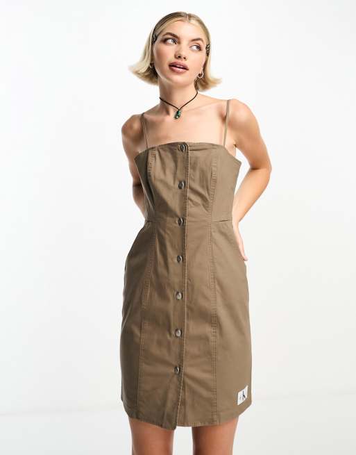 Calvin Klein Jeans - Workwear - Jurk met knoopsluiting, badgelogo en bandjes in camel