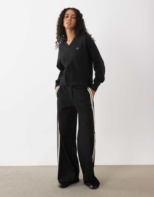 Calvin Klein Jeans woven label long sleeve v neck sweatshirt in black, 3 of 4