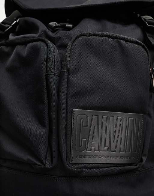 Calvin Klein Jeans - Zaino con battente multitasche in nylon da 45 l, 3 di 4