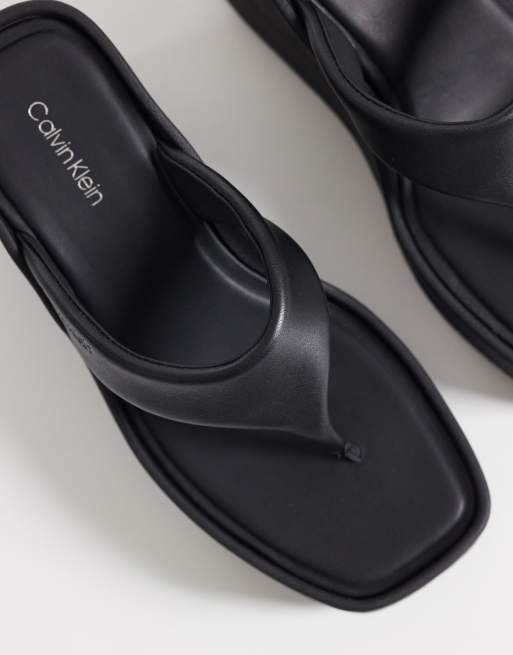 Calvin Klein Jeans – Zehenstegsandalen aus Leder in Schwarz mit Keilabsatz , 3 von 4
