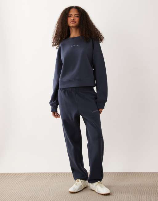 Calvin Klein – Sweatshirt und Jogginghose aus angerautem French Terry in Mitternachtsblau, 3 von 3
