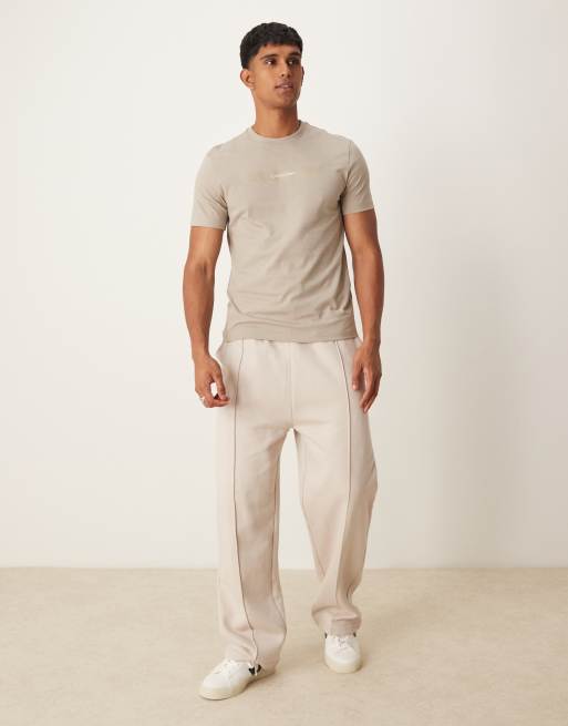 Calvin Klein – Kamiennobeżowy T-shirt z haftowanym logo, 3 z 4